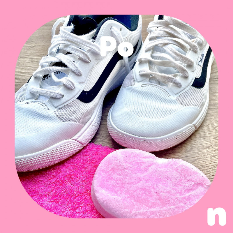 čištění tenisek nano houbičkou - po